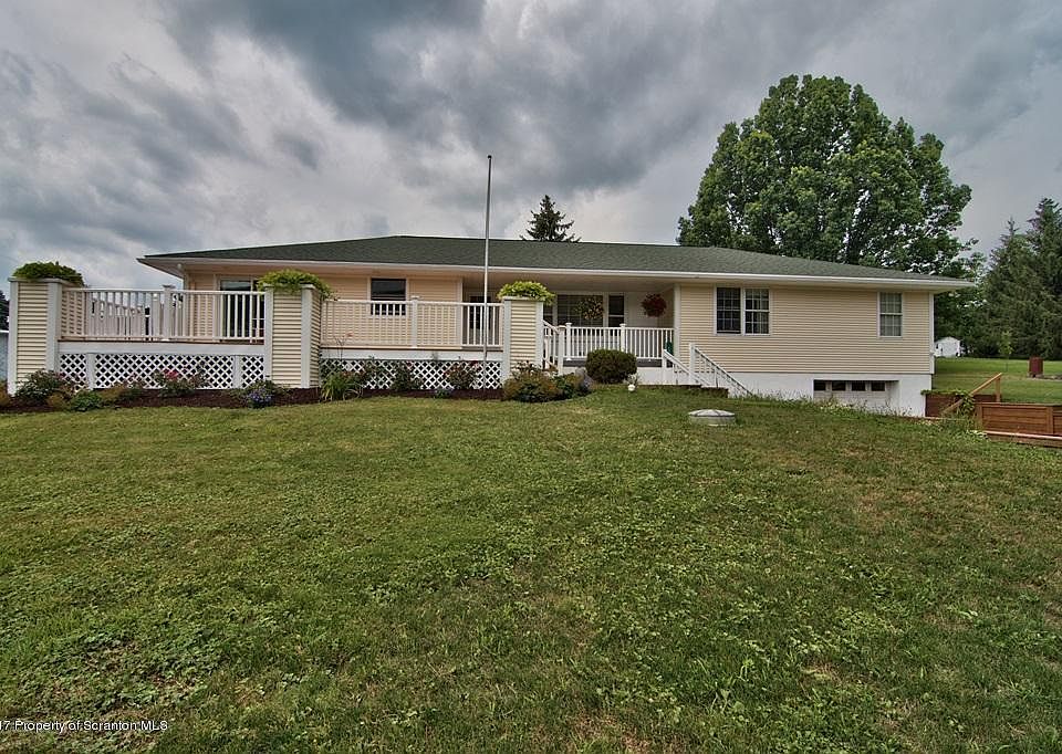 1st image of 17 Laurel Dr