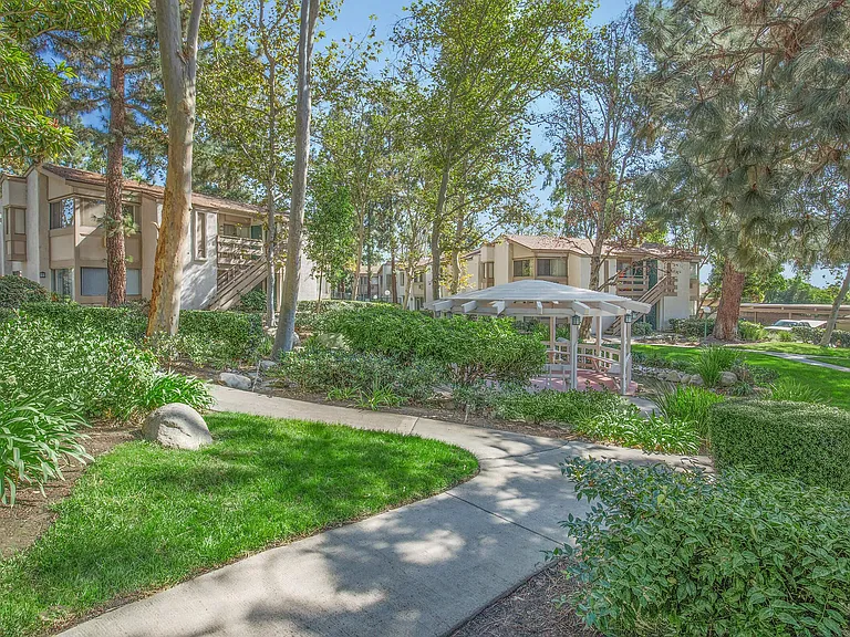 Country Woods Apartment Homes — Photo 2