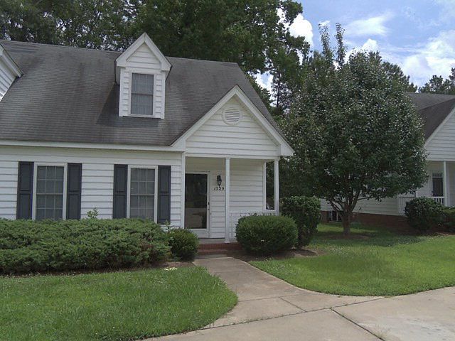 1st image of 1529-31 Winterberry Drive