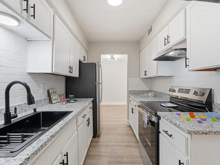 South Crest Apartments: All Bills Paid -Dazzling Dallas Apartments in Quiet Area! — Photo 89