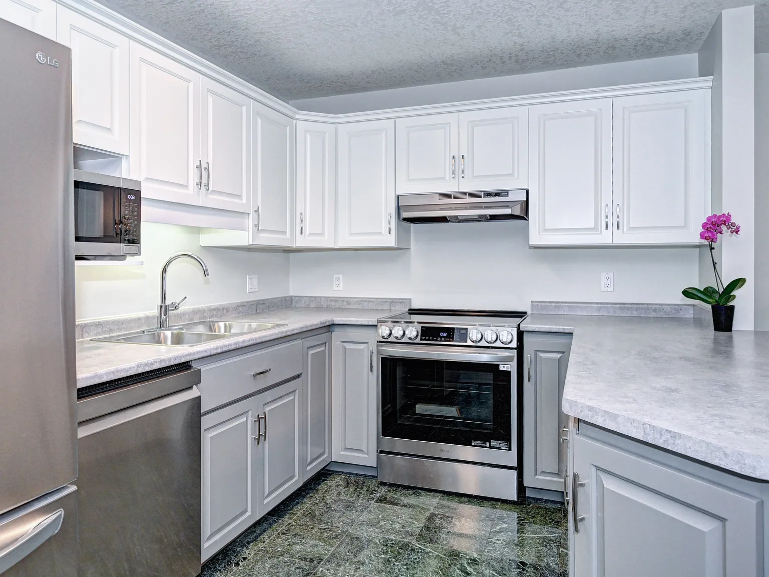 Stratford Place Apartments — Photo 4