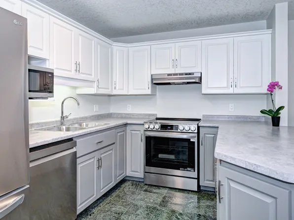 136 Ontario St, Stratford, ON N5A 7Y4