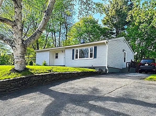 11 Ringer St, Leominster, MA 01453