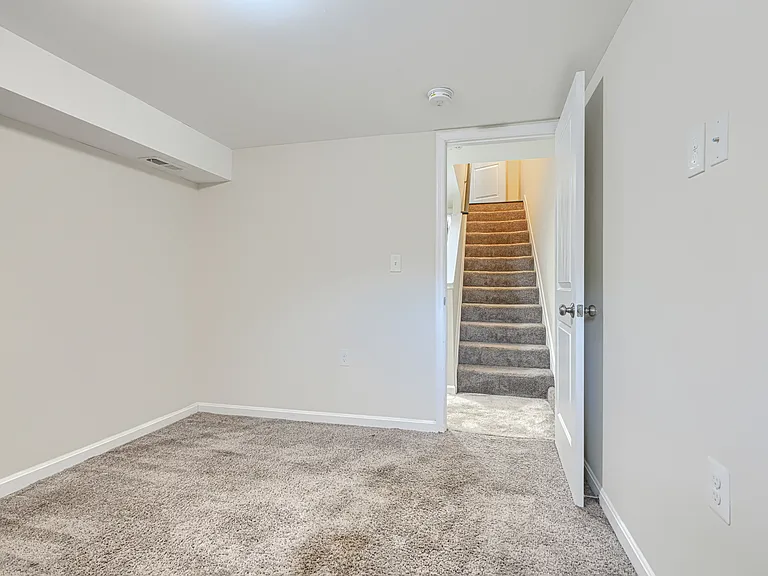 432 Grundy St — Photo 17