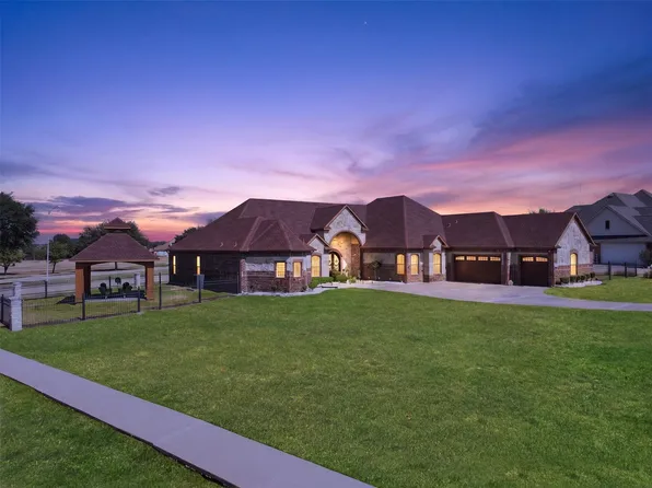 2521 Garrett Ct, Cedar Hill, TX 75104