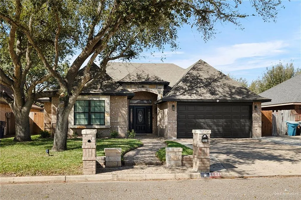 3 bed, 2.5 bath, 1888 sqft, $2,400 — Photo 1