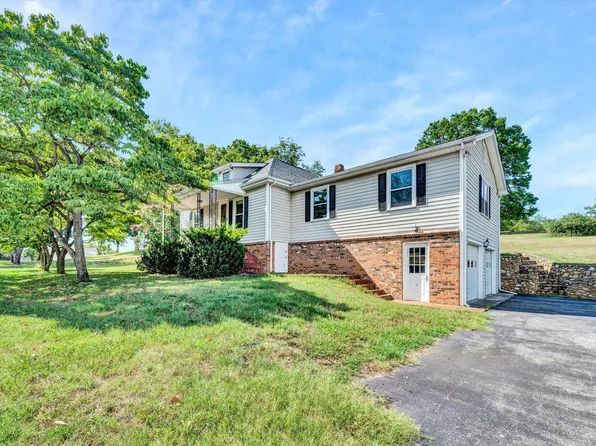 2744 Highland Rd, Roanoke, VA 24014