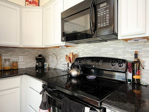 5th image of 1640 Bennington Ct