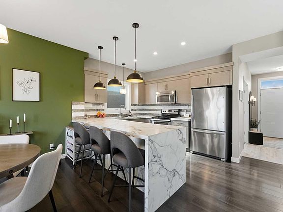 3rd image of 59 Village Cres