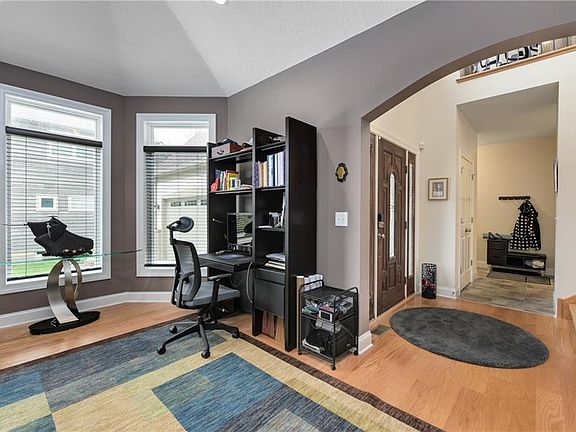 4th image of 2525 Fairwood Ct