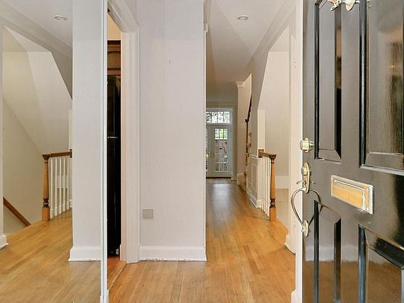 3rd image of 4422 Westover Pl NW
