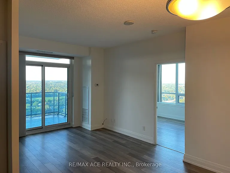 7165 Yonge St #1902 — Photo 8