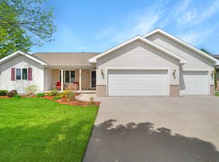 422 Dorothy Ct, Kimberly, WI 54136