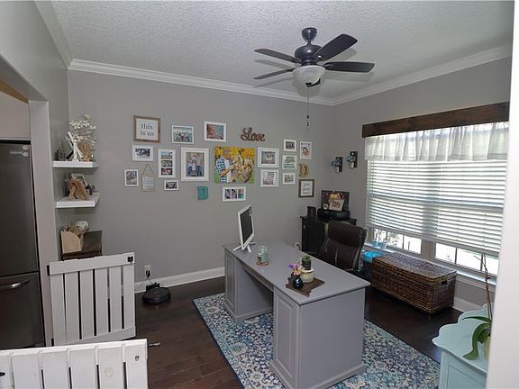 4th image of 38 Millpond Cir