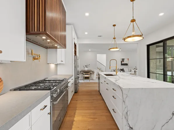 309 Avenue Of Oaks St, Houston, TX 77009