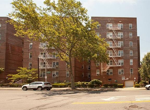 3rd image of 501 Riverdale Ave