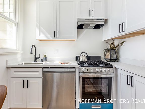 4th image of 1450 Castro St APT 1