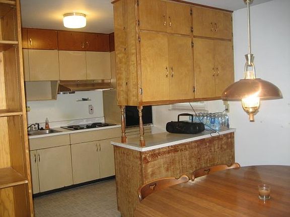 3rd image of 3331 N Kingsley Dr