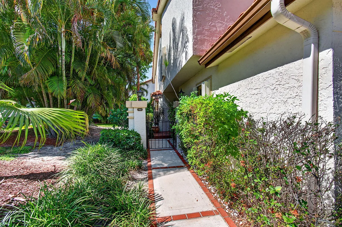 Building Photo - 7865 La Mirada Dr