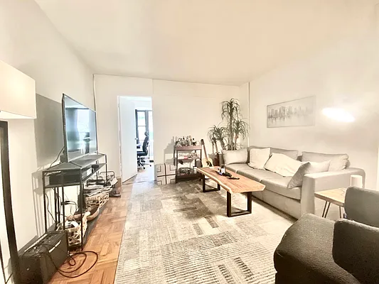 Rented by Bond New York | media 48