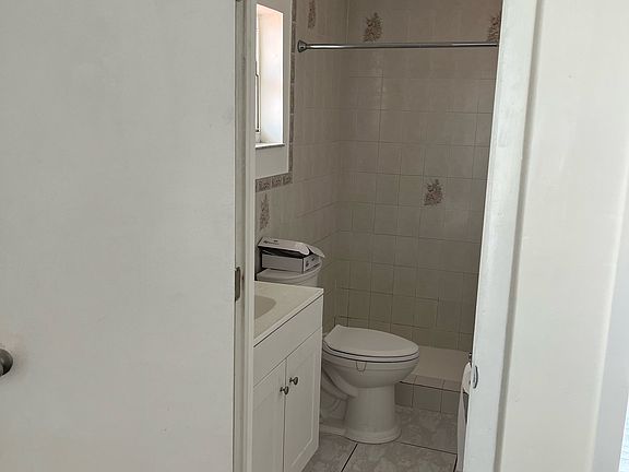 4th image of 1365 W 5th Ct