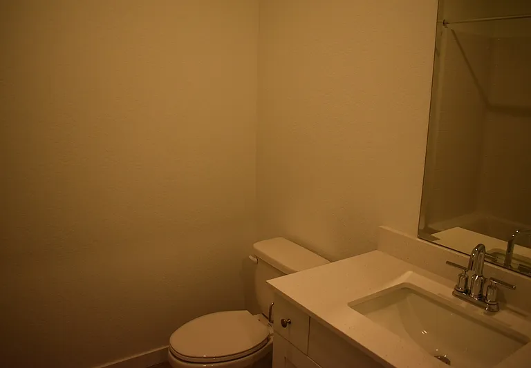 4470 N San Clemente Ave — Photo 24