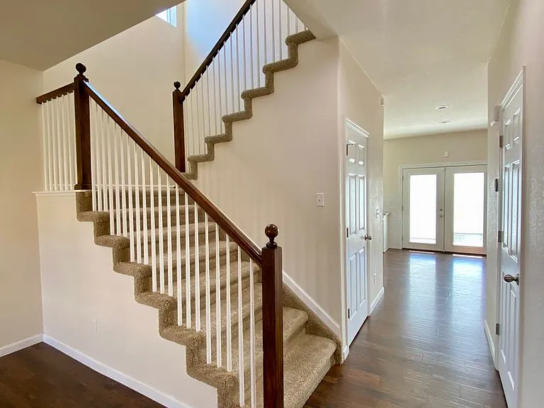 7605 Dobbs Dr — Photo 4