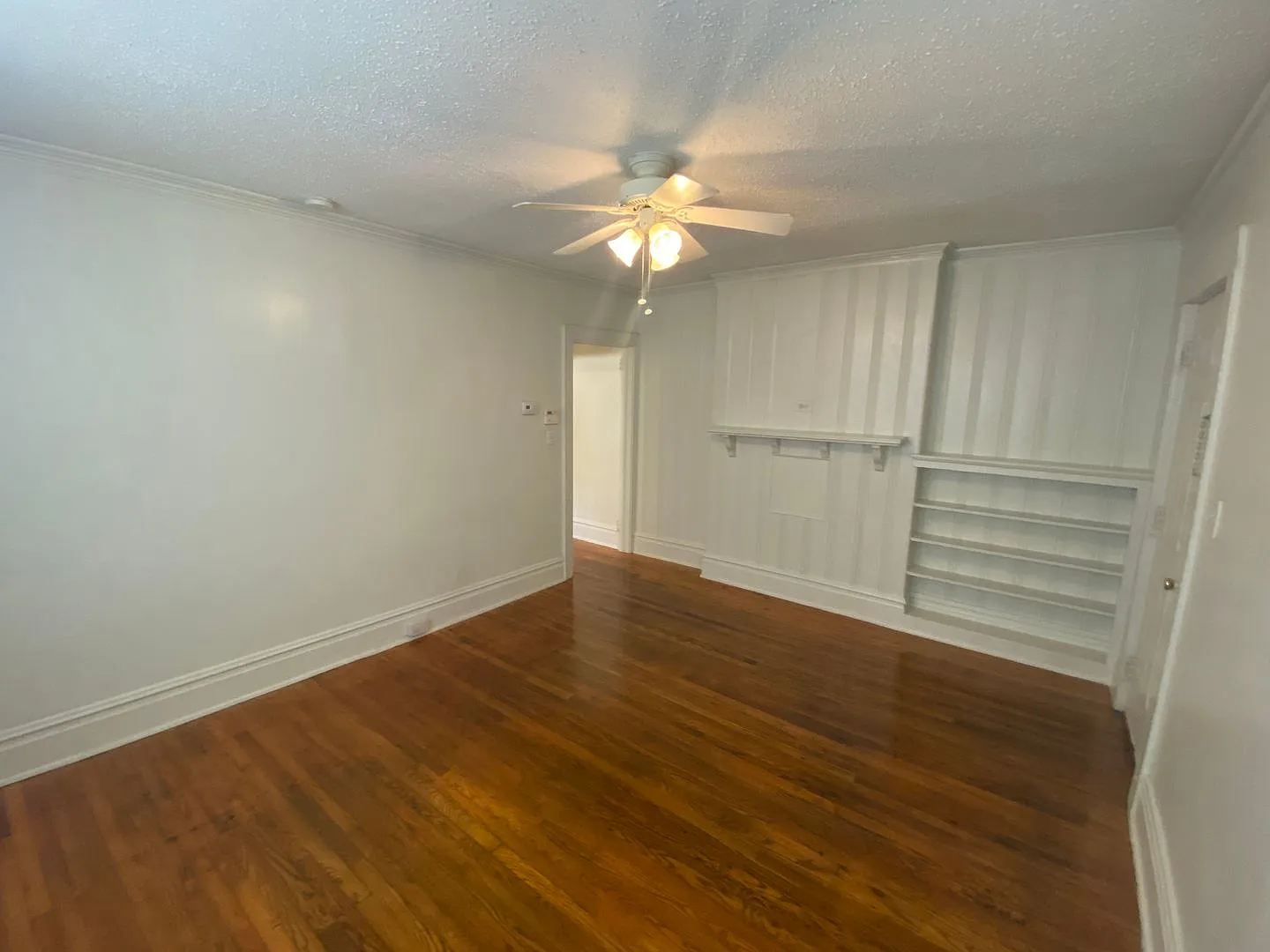 Adorable 1 Bedroom Duplex Near Duke - W&D / Fenced Yd — Photo 3