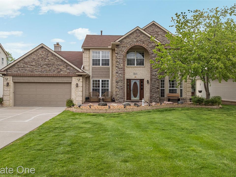 1st image of 865 Drakeshire Dr