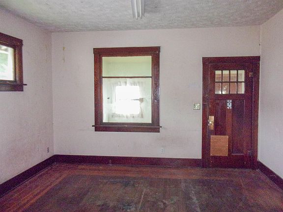 4th image of 1111 E 5th Street