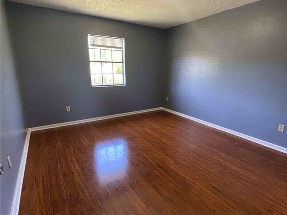 2nd image of 1421 S Mulberry St #6