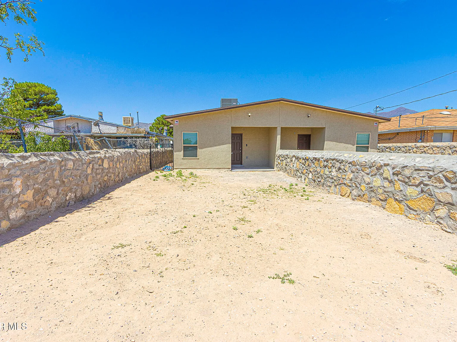 2 bed, 1.0 bath, 930 sqft, $1,420 — Photo 4