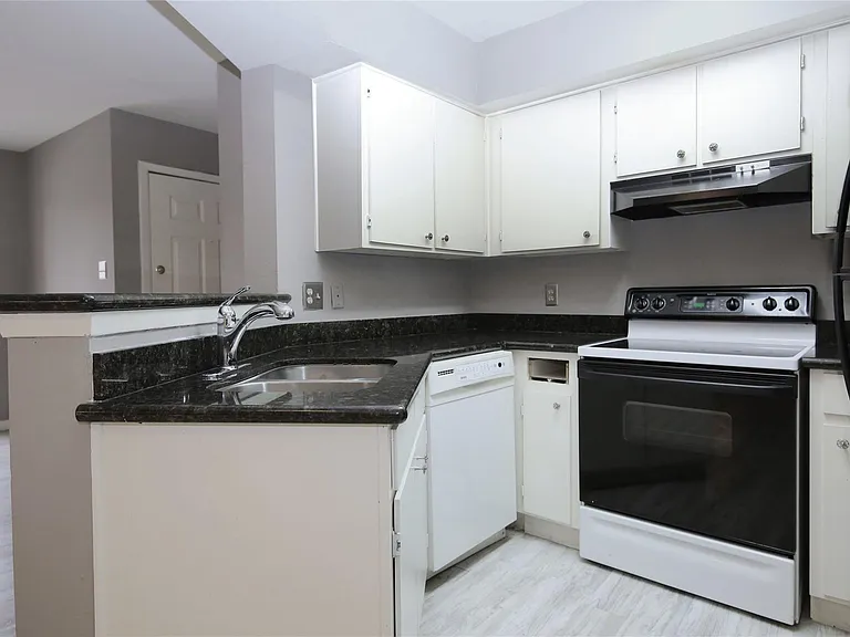 2626 Holly Hall St #511 — Photo 9