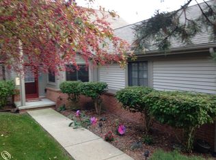 1001 Elmwood Dr, Brighton, MI