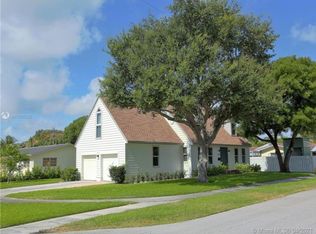 810 NE 4th St, Deerfield Beach, FL 33441