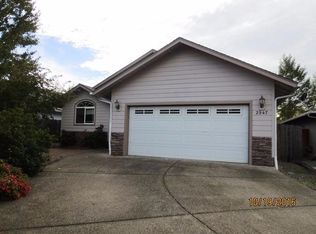 2947 SW Mistybrook Dr, Grants Pass, OR 97527