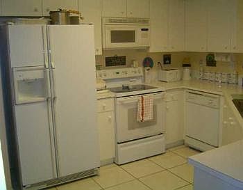 3rd image of 10160 Royal Palm Blvd