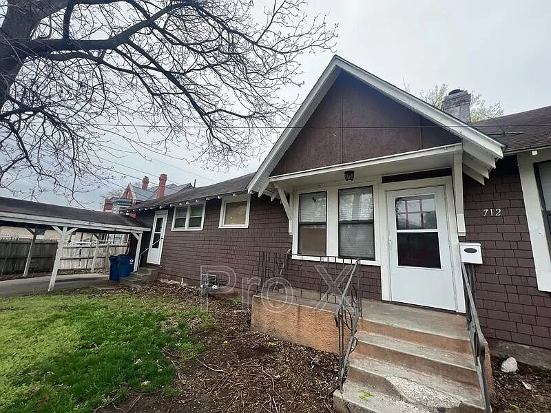 712 W 4th St