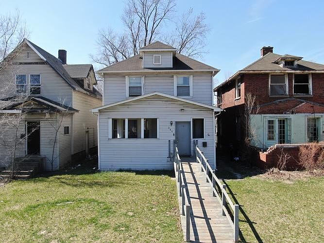 1st image of 544 Van Buren St