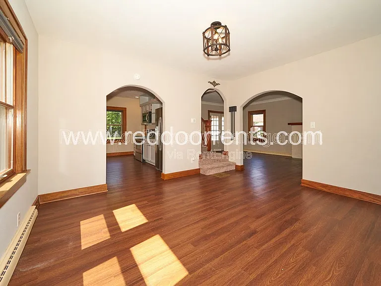 412 N Merrill St — Photo 9