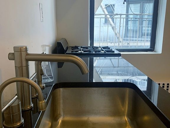 3rd image of 140 Claremont Ave APT 4D
