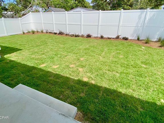 5th image of 318 Oleander Dr
