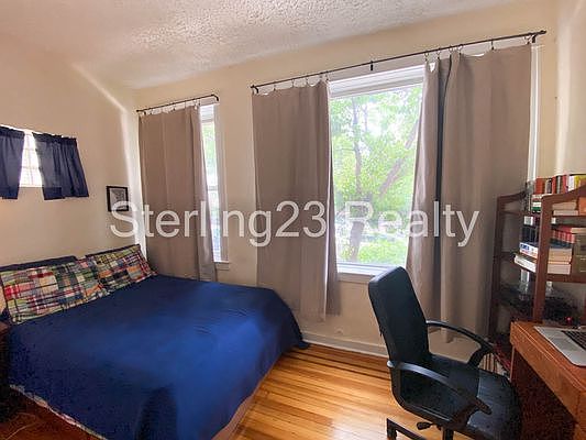 3rd image of 3218 46th St APT 1