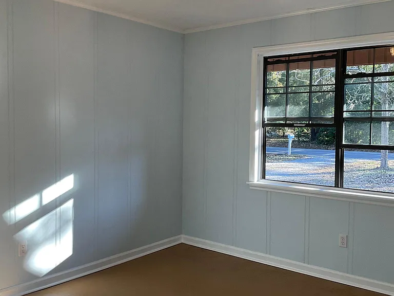305 E Lee St — Photo 12