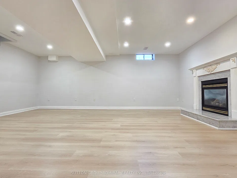 64 Leno Mills Ave #BASEMENT