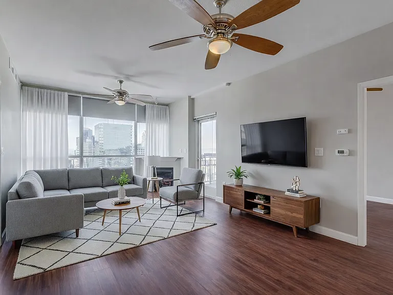 300 W Beech St #2101 — Photo 6