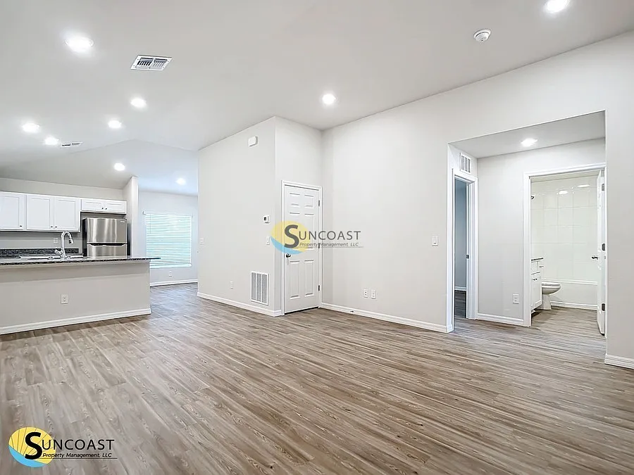 Discover Your New Home: Modern 2-Bedroom Duplex Available for Rent in — Photo 4