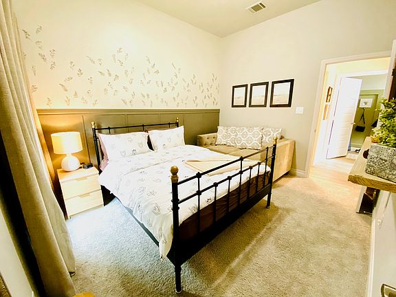 bedroom,its a 13x11 sized room,with queen size bed,mattress is new.