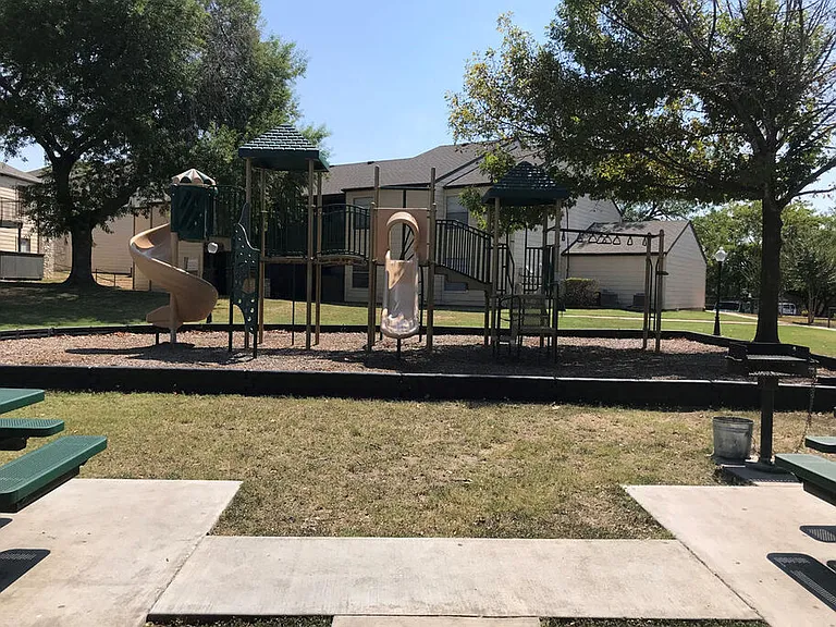 Pebble Creek Apartments — Photo 10