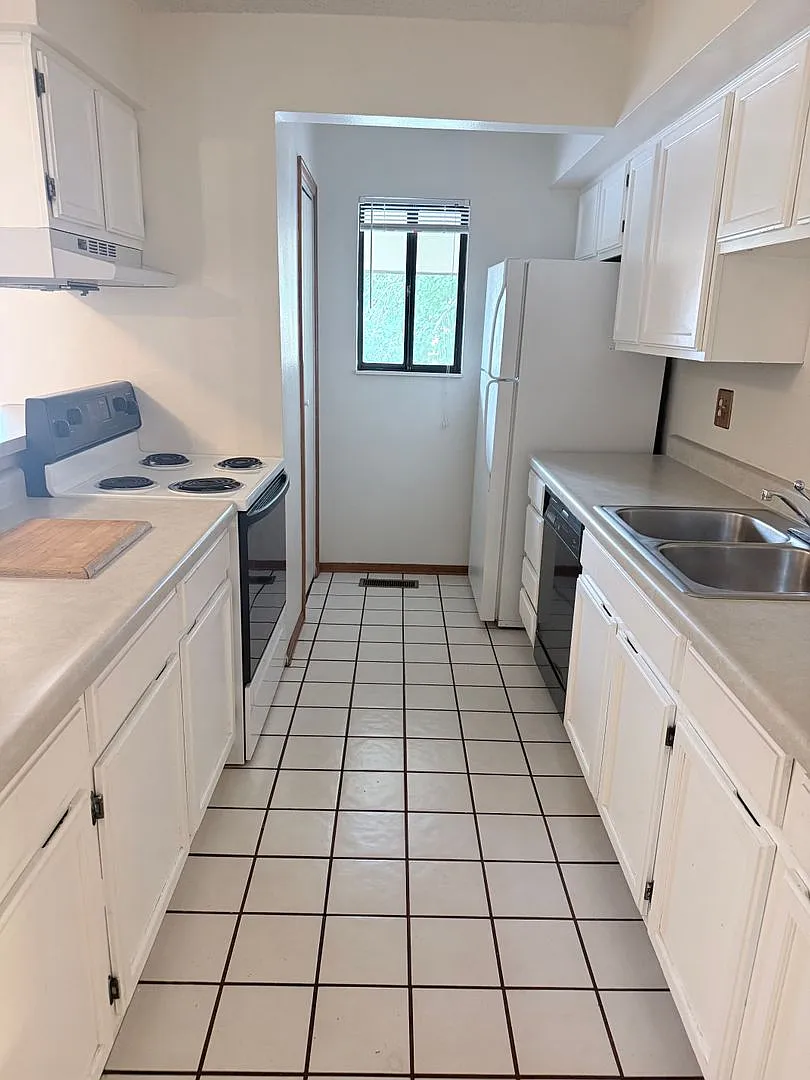 2 Bed, 1.5 Bath Townhome with Fireplace, Central A/C and Two Car Garage — Photo 4